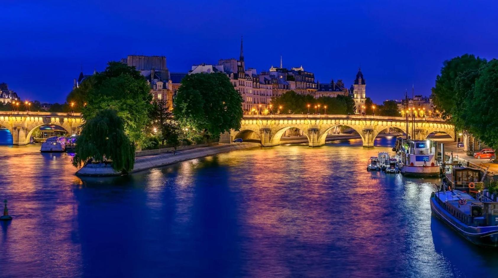 Best Central Chambres Privees - Seine & Louvre In The Connected Heart Of Париж Экстерьер фото